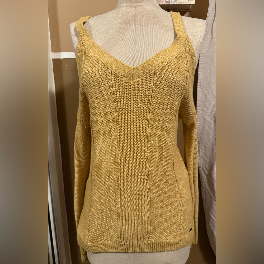 Hollister Women's V-Neck Sweater in Yellow